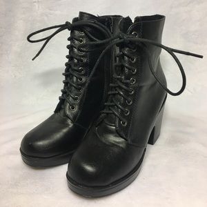 Steve Madden lace up boots